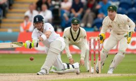England batting and Australia fielding in the Ashes in Melbourne