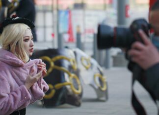 blonde-haired blue-eyed Chinese